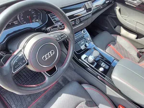 Audi A8 D4