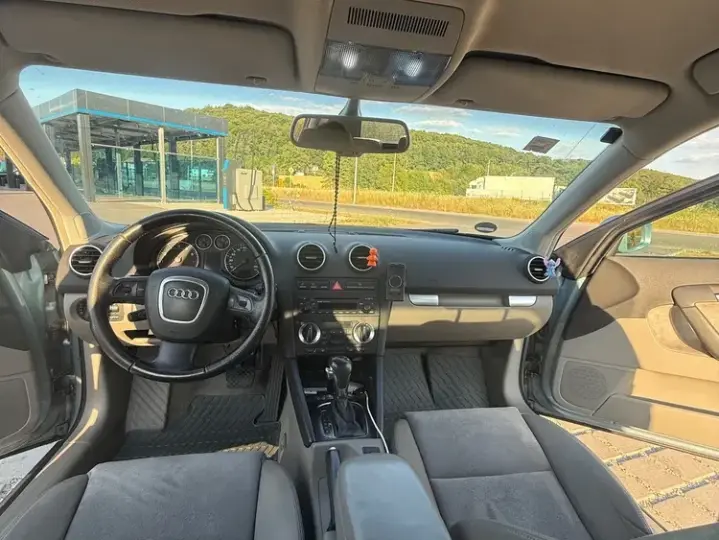 Audi A3 Sportback 8P 2.0 TFSI S tronic Ambition