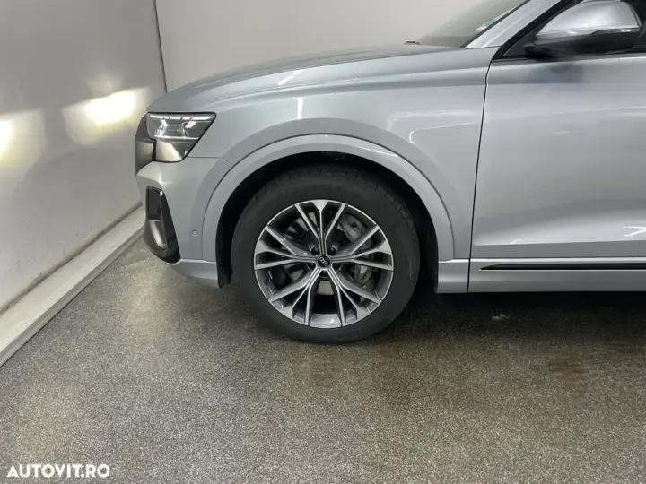 Audi Q8 SUV TFSI e quattro 290 kW tiptronic