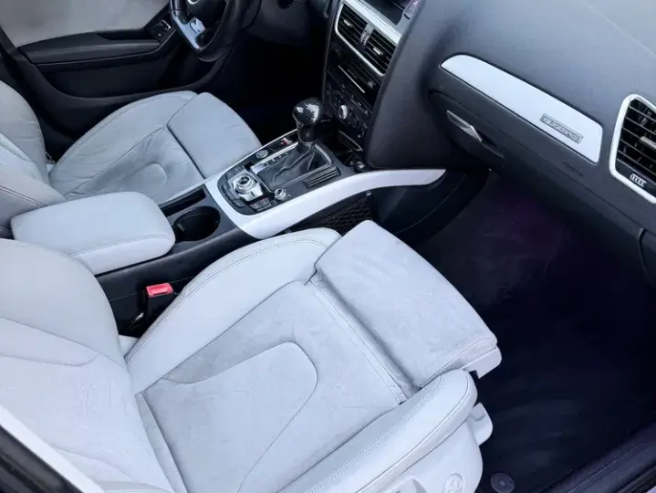 Audi A4 Limuzina B8 2.0 TDI DPF clean quattro S tronic S line Sportpaket