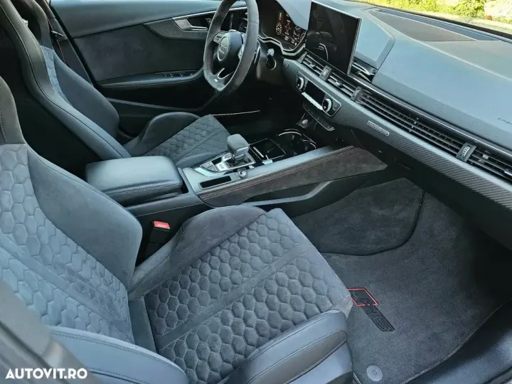 Audi RS4 Avant B9