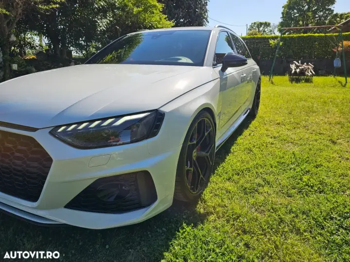 Audi RS4 Avant B9