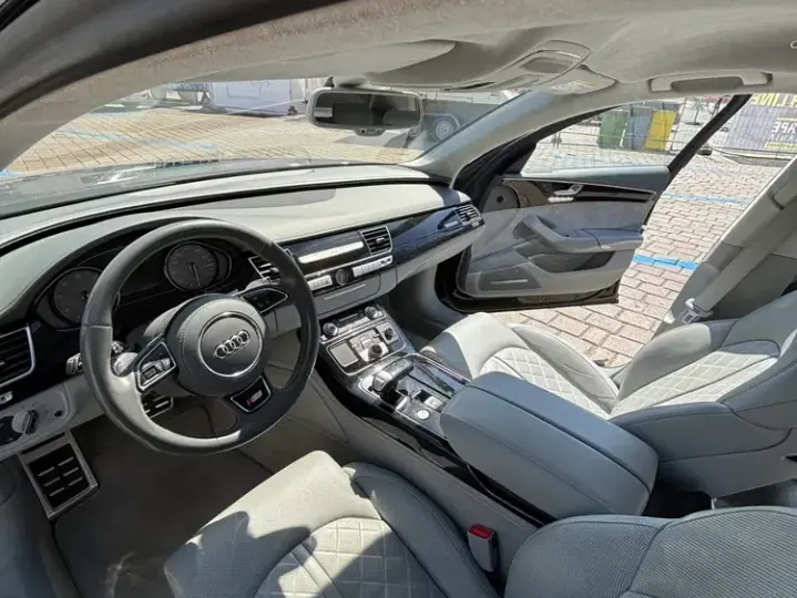 Audi S8 D4 Plus 4.0 TFSI quattro Tiptronic
