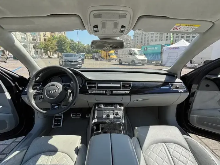 Audi S8 D4 Plus 4.0 TFSI quattro Tiptronic