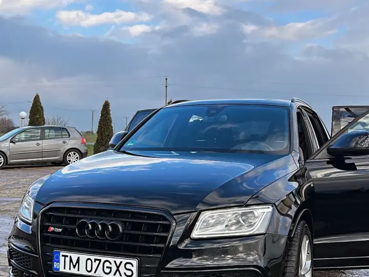 Audi SQ5 8R