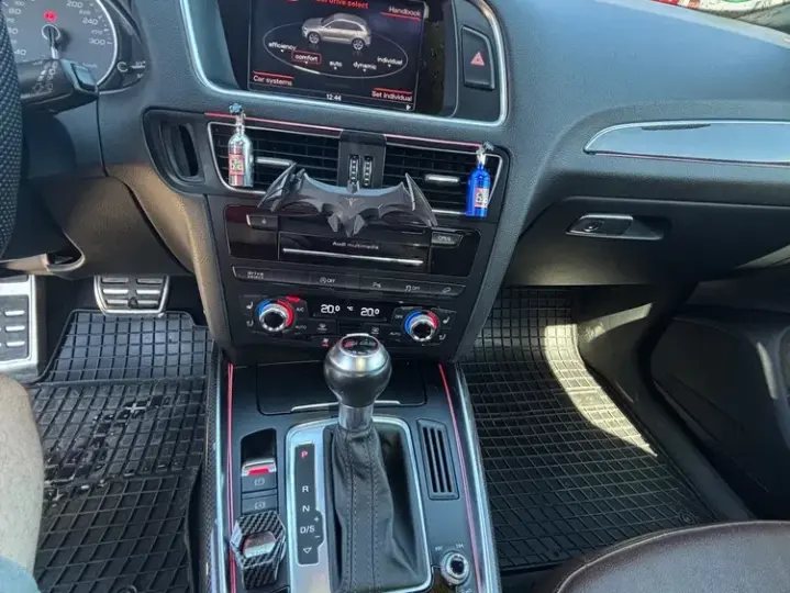 Audi SQ5 8R