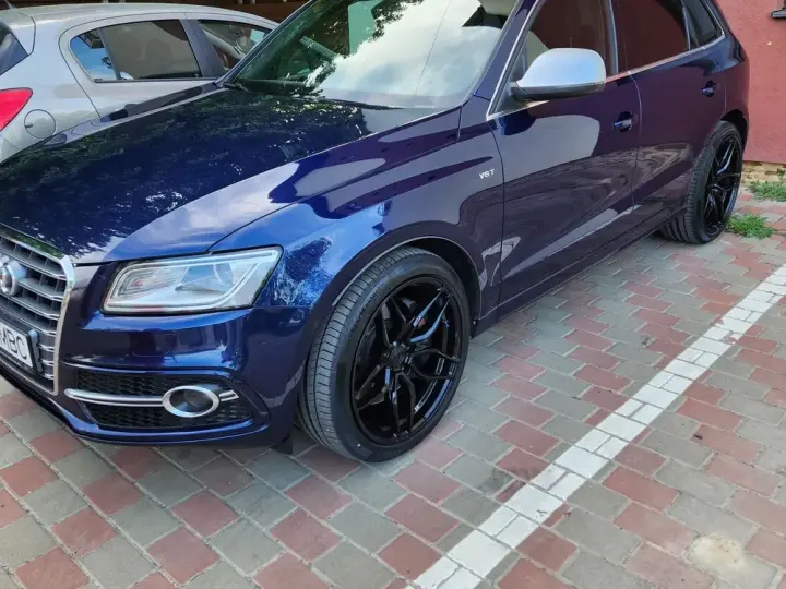 Audi SQ5 8R