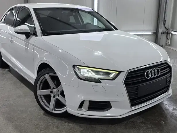 Audi A3 Limuzina 8V 1.6 TDI S tronic Sport