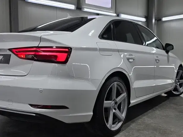 Audi A3 Limuzina 8V 1.6 TDI S tronic Sport