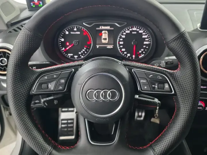 Audi A3 Limuzina 8V 1.6 TDI S tronic Sport