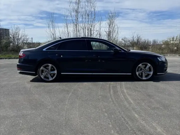 Audi A8 D5