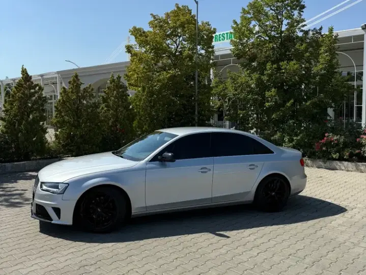 Audi A4 Limuzina B8 2.0 TDI