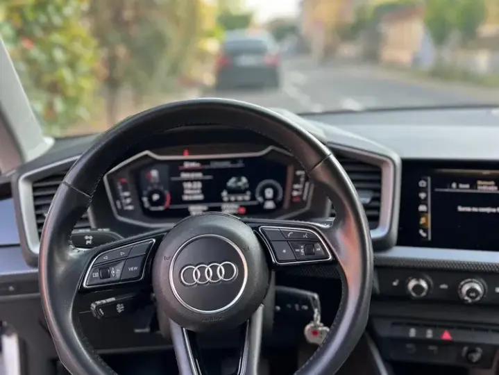 Audi A1 Sportback GB 30 TFSI S tronic Basic