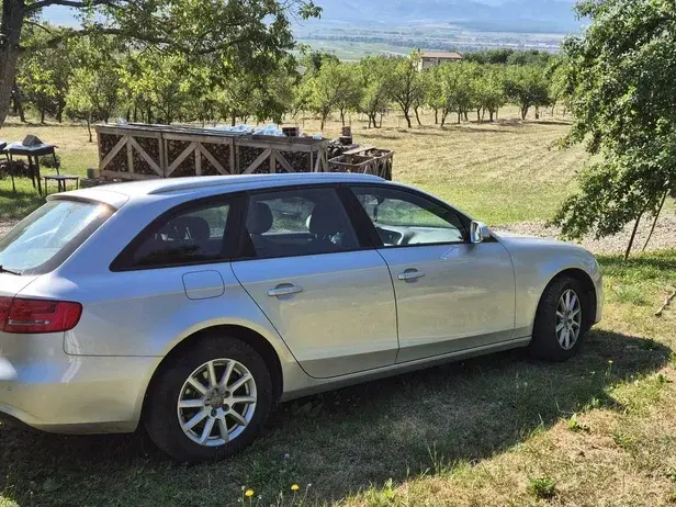 Audi A4 Avant B8 2.0 TDI DPF quattro S tronic Ambition