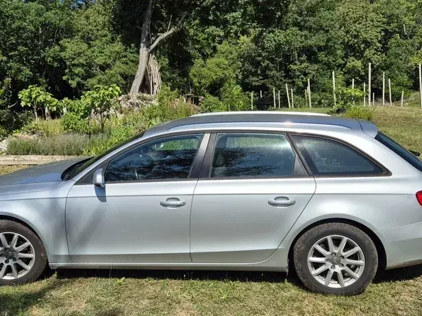 Audi A4 Avant B8 2.0 TDI DPF quattro S tronic Ambition
