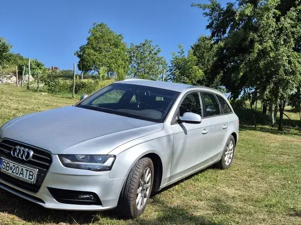 Audi A4 Avant B8 2.0 TDI DPF quattro S tronic Ambition