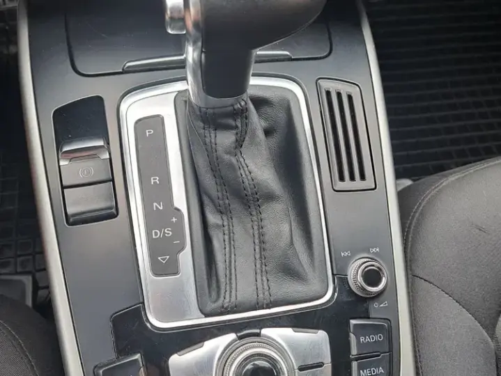 Audi A4 Limuzina B8 2.0 TDI DPF clean multitronic Ambiente