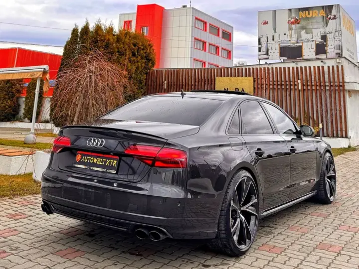 Audi S8 D4 Plus 4.0 TFSI quattro Tiptronic