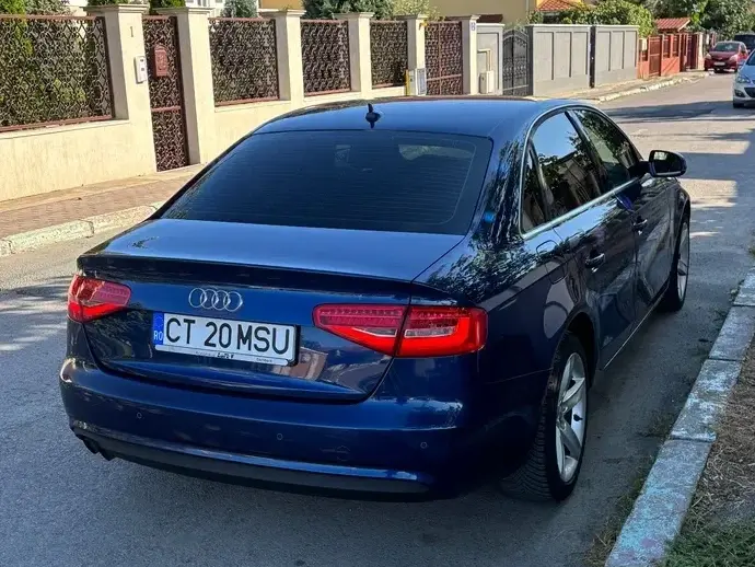 Audi A4 Limuzina B8 2.0 TDI DPF multitronic Attraction