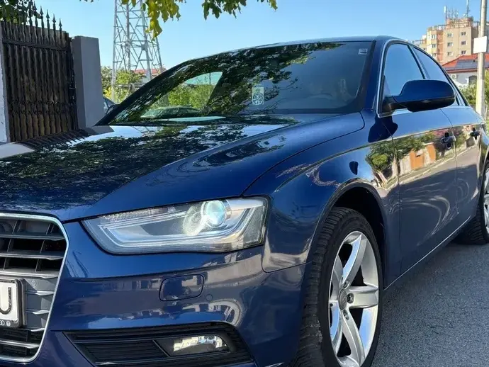 Audi A4 Limuzina B8 2.0 TDI DPF multitronic Attraction