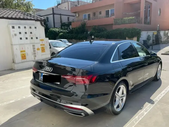 Audi A4 Limuzina B9 35 TFSI S tronic MHEV S Line