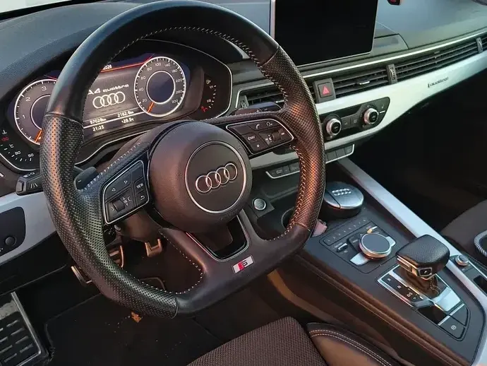 Audi A4 Limuzina B8 2.0 TDI quattro S tronic Design
