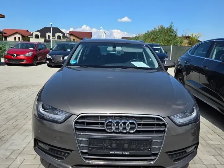 Audi A4 Limuzina B8 2.0 TDI DPF multitronic Attraction