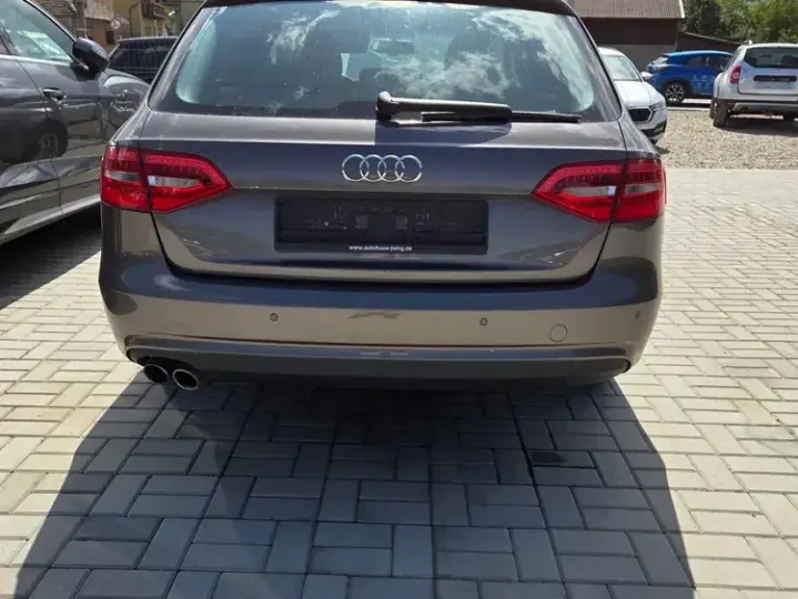 Audi A4 Limuzina B8 2.0 TDI DPF multitronic Attraction