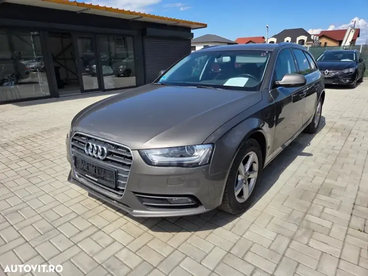 Audi A4 Limuzina B8 2.0 TDI DPF multitronic Attraction