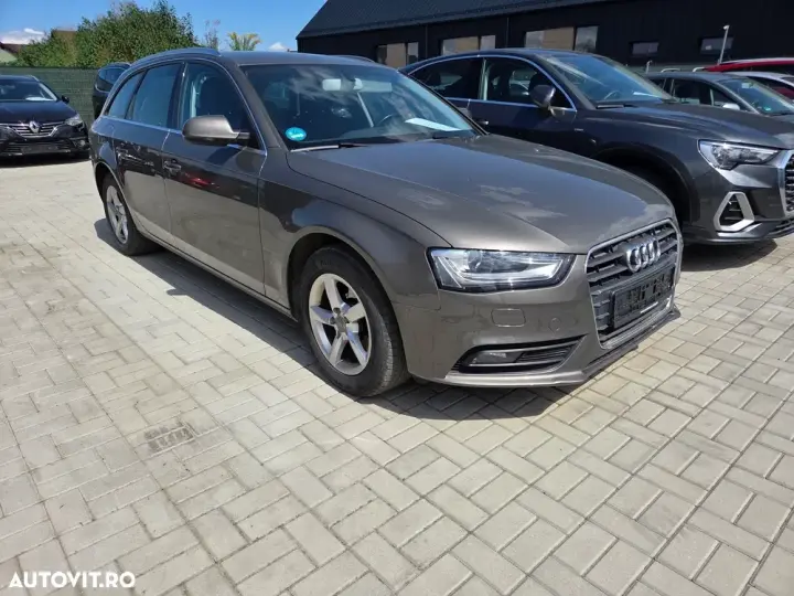 Audi A4 Limuzina B8 2.0 TDI DPF multitronic Attraction