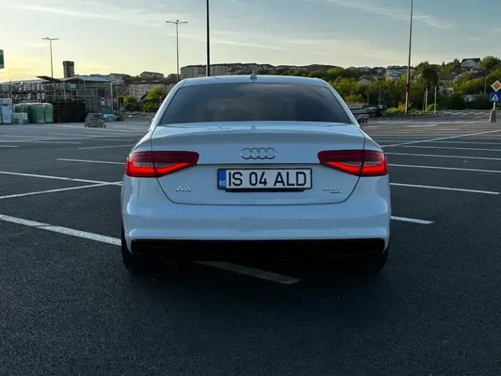 Audi A4 Limuzina B8 2.0 TFSI Multitronic S line Sportpaket