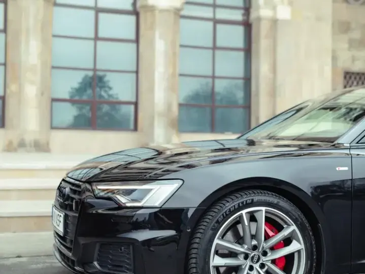 Audi A6 Avant C8 55 TFSI e quattro S tronic S line