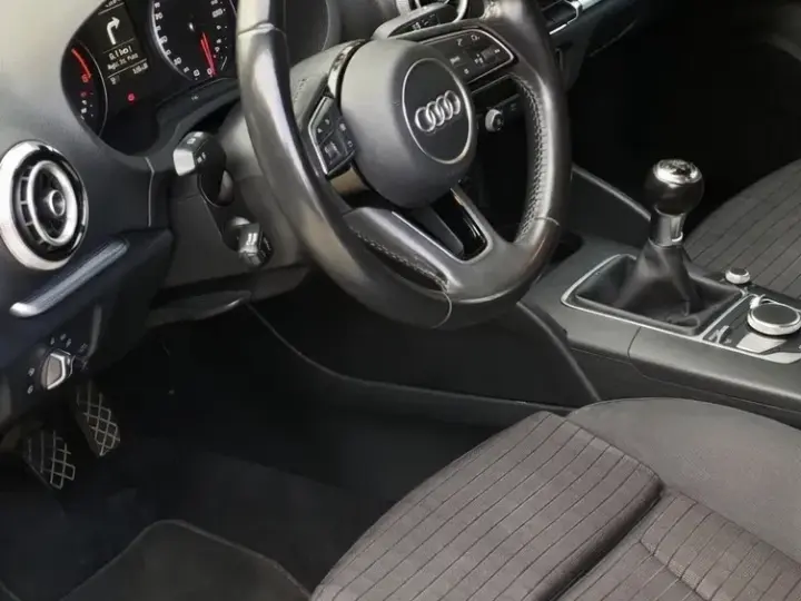 Audi A3 Sportback 8V 1.6 TDI S line Sportpaket