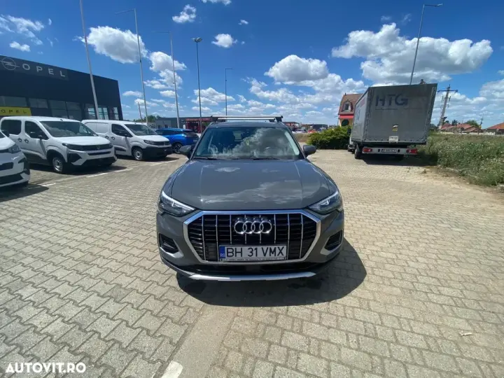 Audi Q3 F3