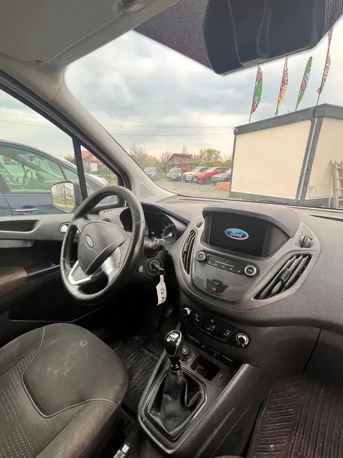 Ford Transit Connect — imagine 4