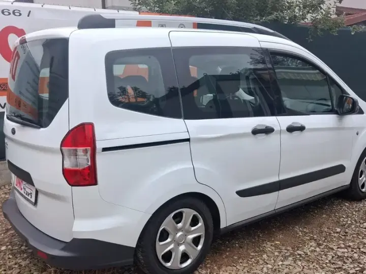 Ford Tourneo Courier 1.5 TDCi S&S Ambiente