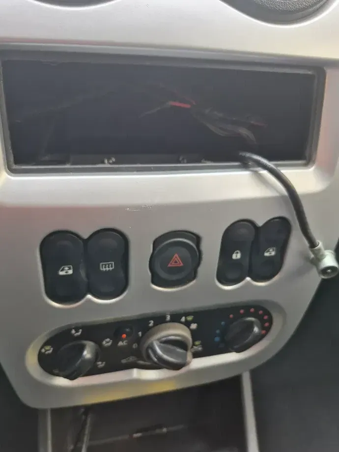 Dacia Logan 1.6 16V Laureate — imagine 5