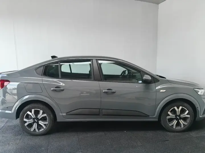 Dacia Logan III TCe 90 CVT Prestige