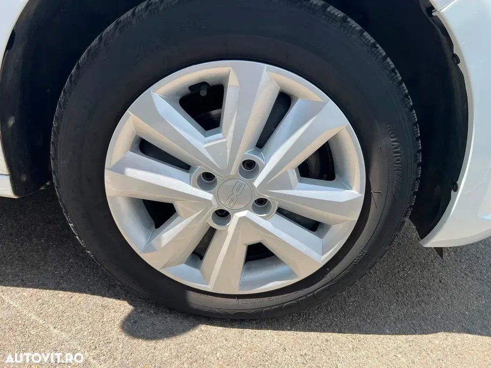 Dacia Logan III TCe 90 MT6 Comfort — imagine 5