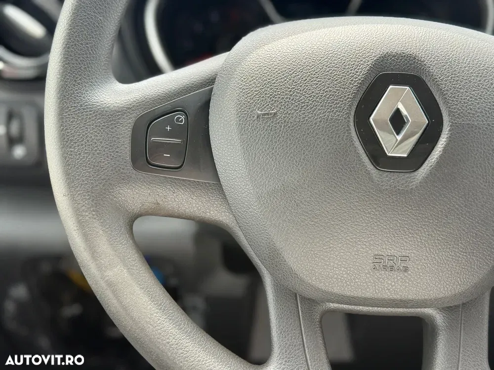 Renault Trafic Grand Combi Life — imagine 4