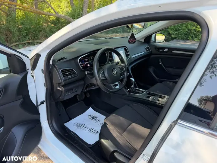 Renault Mégane IV E-TECH 160 BUSINESS EDITION