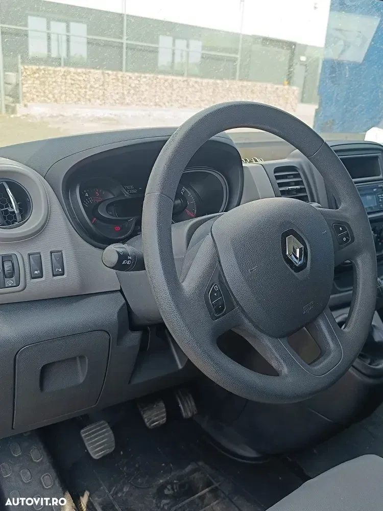 Renault Trafic — imagine 5