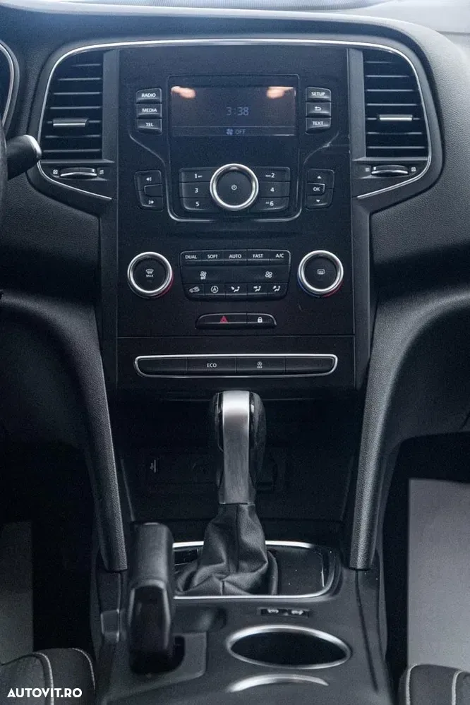 Renault Mégane TCe 140 GPF EDC ZEN — imagine 4