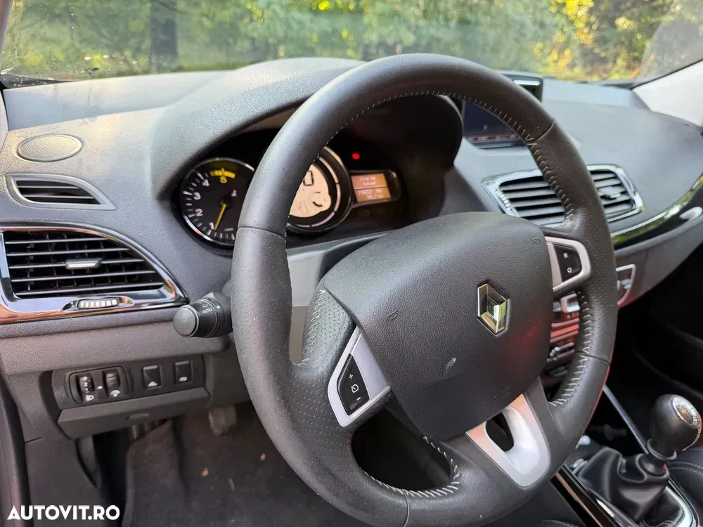 Renault Mégane III ENERGY dCi 110 Start & Stop Bose Edition — imagine 5