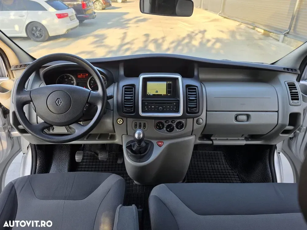 Renault Trafic Grand Passenger L2H1 Expression — imagine 3