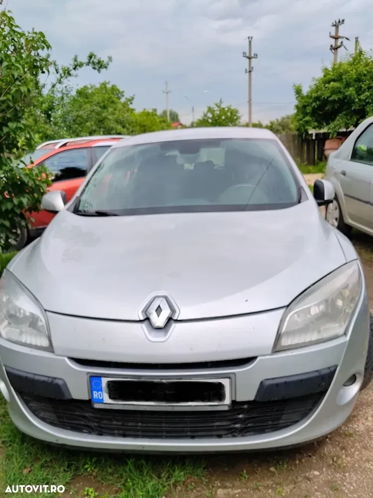 Renault Mégane III 1.6 Authentique — imagine 2