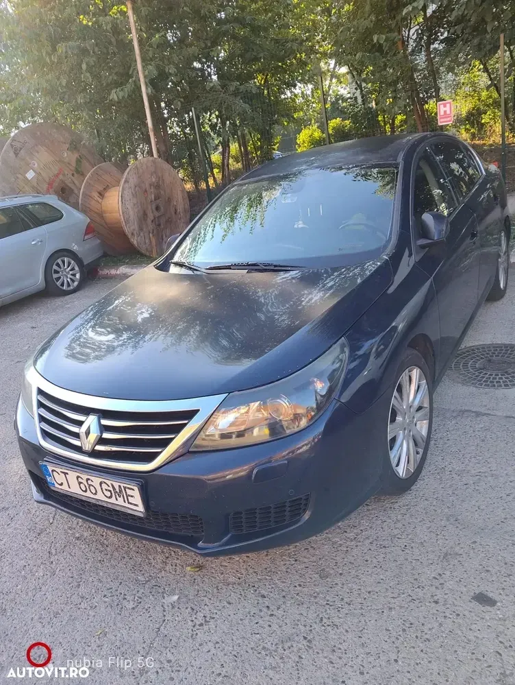 Renault Latitude — imagine 2