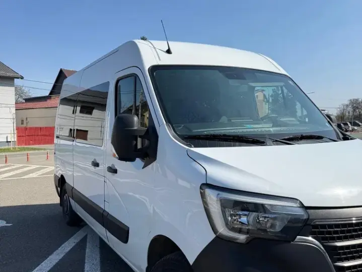 Renault Master 2.3 Blue 145 TT Combi 3,5t L2H2 8+1