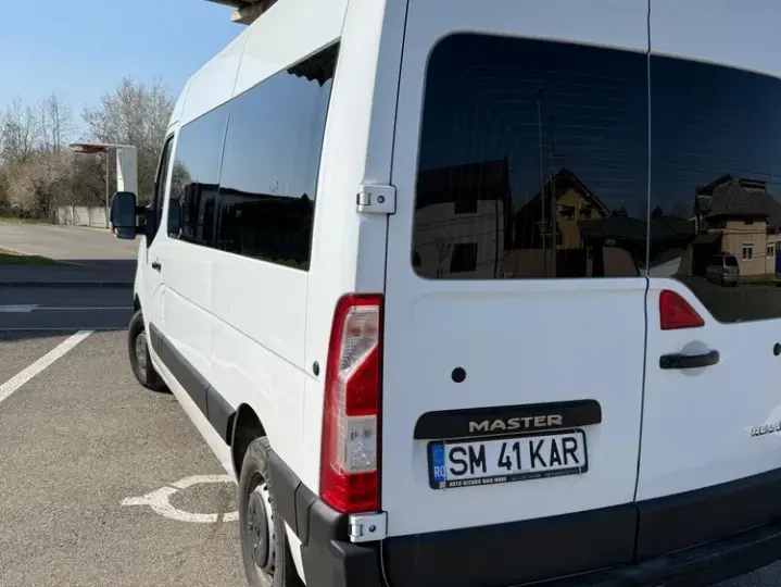Renault Master 2.3 Blue 145 TT Combi 3,5t L2H2 8+1