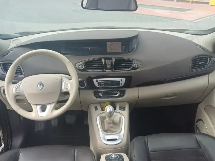 Renault Grand Scenic Energy dCi 130 Start & Stop Bose Edition